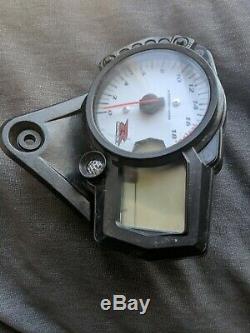 06-07 Suzuki GSX-R 600 750 Gauge Cluster speedo dash tach 7471 miles GSXR 2007